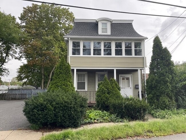 Building Photo - 9 Guinan St Unit 1