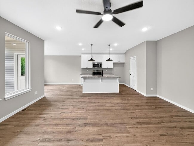 Photo - 585 Bailiwick Dr