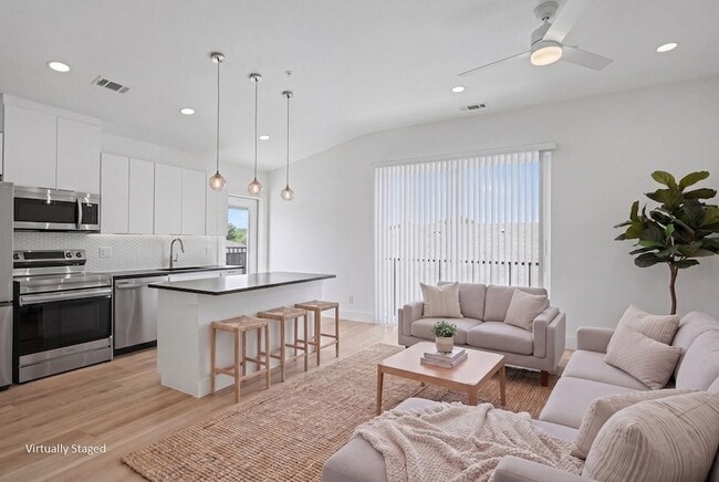 Building Photo - 2217 N Fitzhugh Ave Unit 303