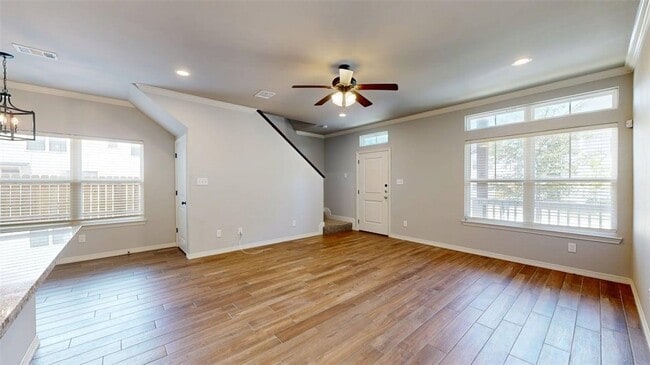 Photo - 305 Poplar St