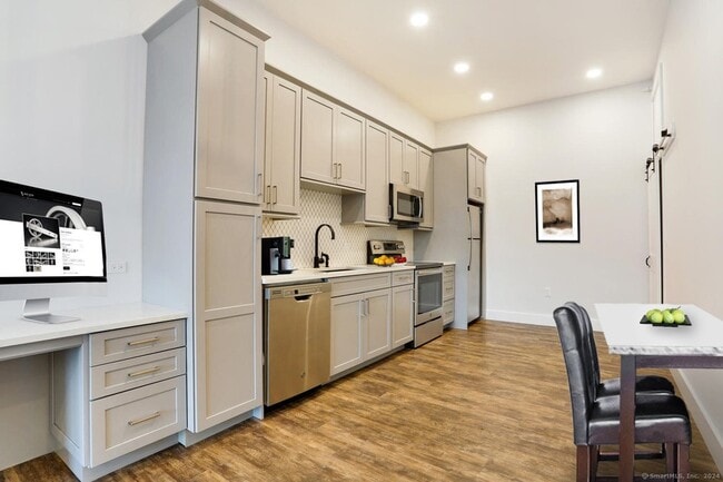 Photo - 44 Greenwich Ave Unit 3-1