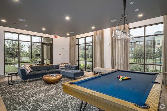 Lounge - Bellrock Market Station