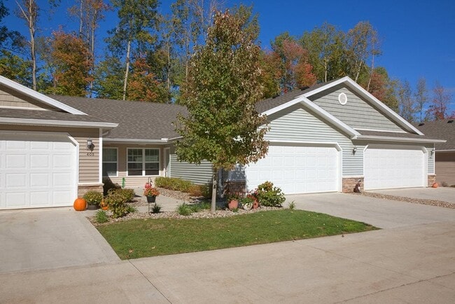 Charming Neighborhood Setting - Redwood Brownstown Telegraph Road