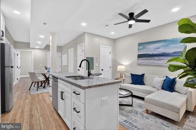 Building Photo - 212 36th St NE Unit 3