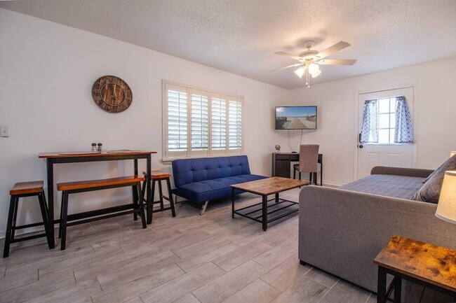 Photo - 3037 Peel Ave Unit ID1094210P