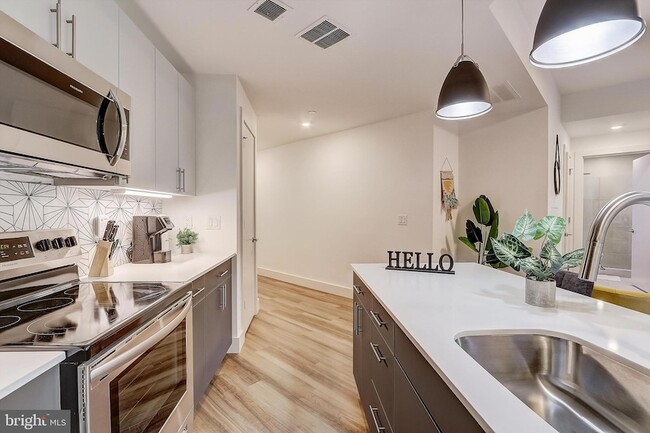 Photo - 3029 W Glenwood Ave Unit 412