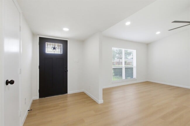 Photo - 5633 Truitt St