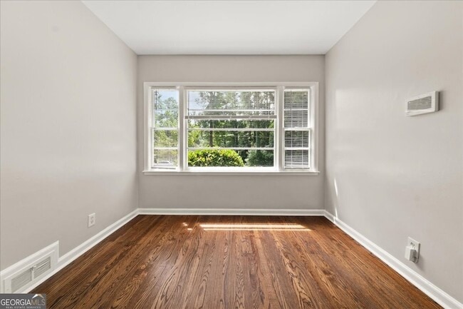 Photo - 1935 Handley Ave SW