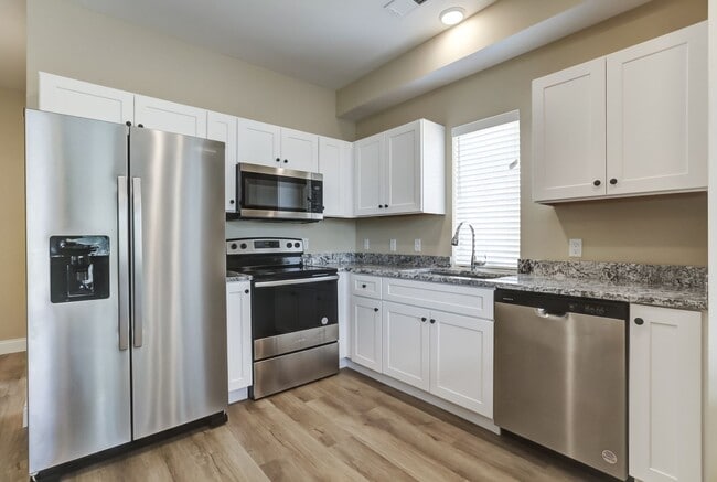 Photo - 305 W Clark St