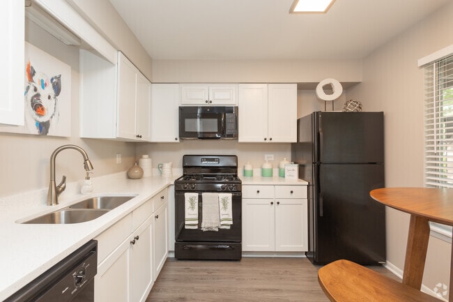 Photo - The Winds at Poplar Creek