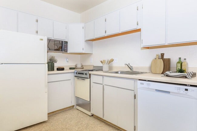 Photo - Sterling Pointe Apartments