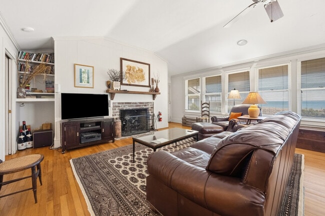 Photo - 211 Pioneer Loop Unit SI ID1490060P