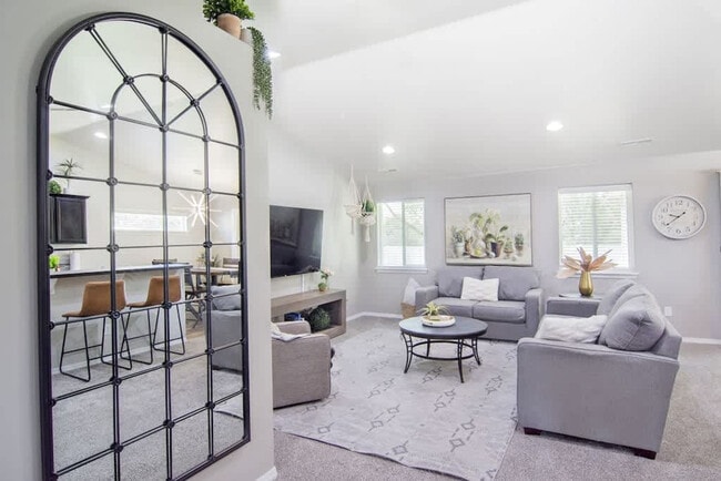 Building Photo - 2023 E Elm Grove Dr Unit SI ID1460911P