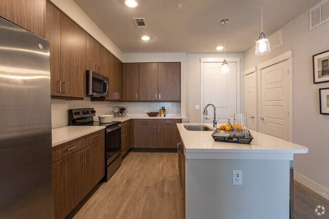 1BR, 1BA - 714 SF - Luxe at Mile High