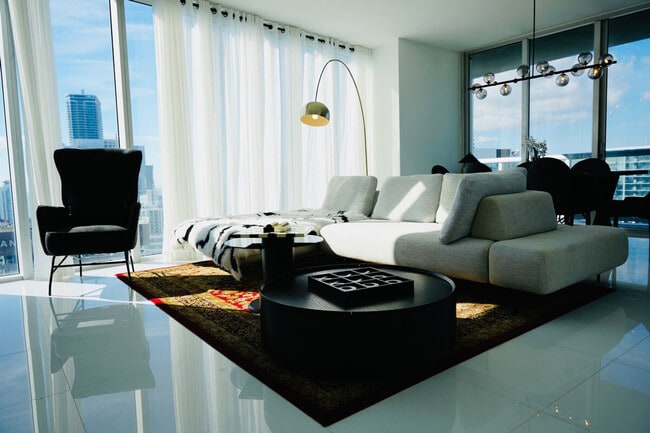 Building Photo - 631 Brickell Ave Unit ID1353248P