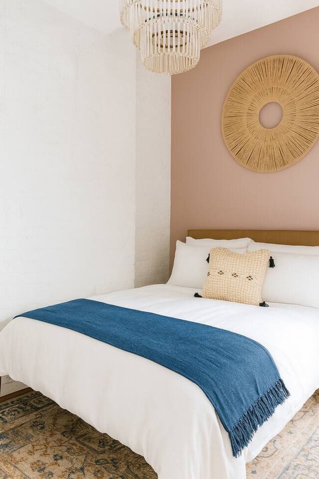 Building Photo - 156 W 15th St Unit SI ID1341842P