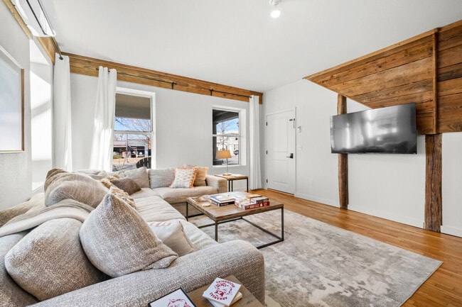 Photo - 208 N College Ave Unit ID1221822P