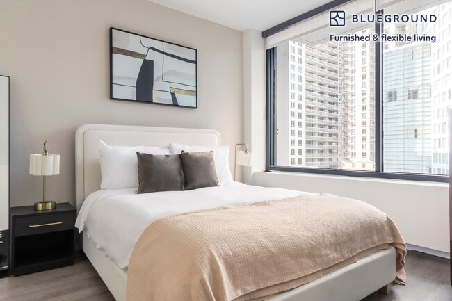 Building Photo - 21 E Chestnut St Unit FL10-ID1294