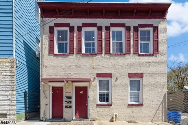 Building Photo - 12 Alva St Unit 2