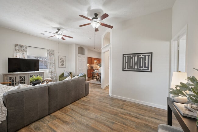 Photo - 6166 Imperial Loop Dr Unit ID1328080P