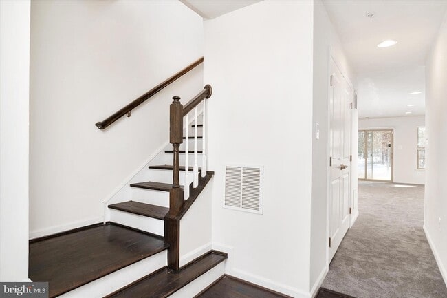 Photo - 7627 Hamilton Xing