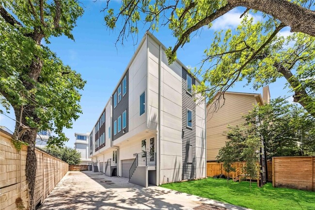 Building Photo - 1113 W 21st St
