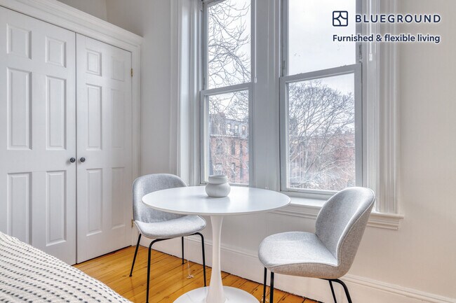 Photo - 11 Hereford St Unit FL4-ID560