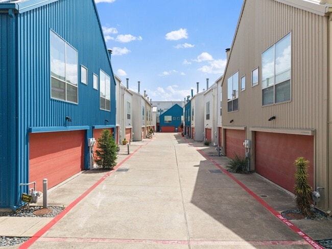 Building Photo - 4213 Dickason Ave