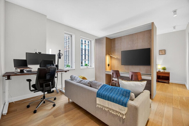 Photo - 84 William St Unit FL18-ID1290852P