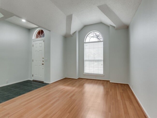 Photo - 4801 Holly Berry Dr