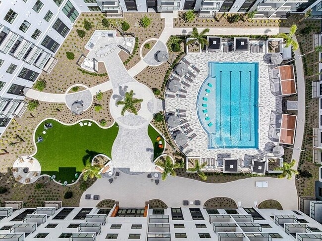 Photo - 425 Centerpointe Cir Unit B21