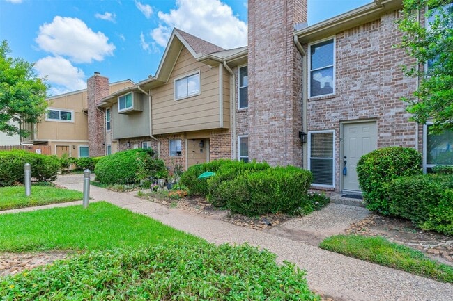 Building Photo - 2507 Bering Dr Unit 9