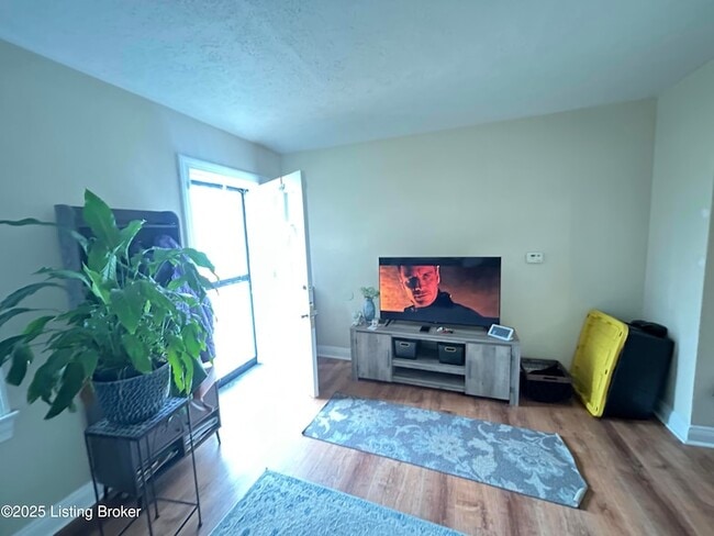 Photo - 741 S 39th St