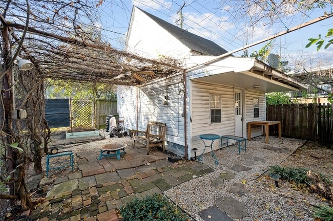 Photo - 1959 Lexington St Unit B