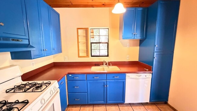 Photo - 54080 Pine Crest Ave