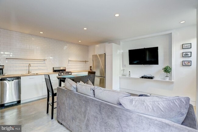 Building Photo - 400 U St NW