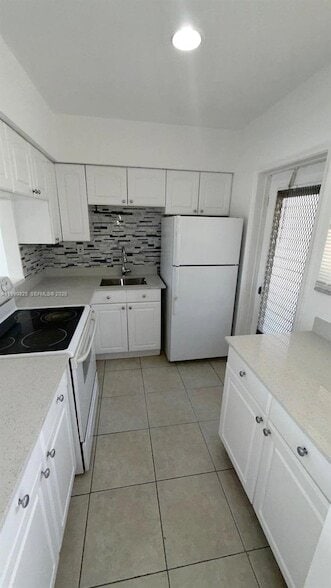 Building Photo - 2800 NE 203rd St Unit 17