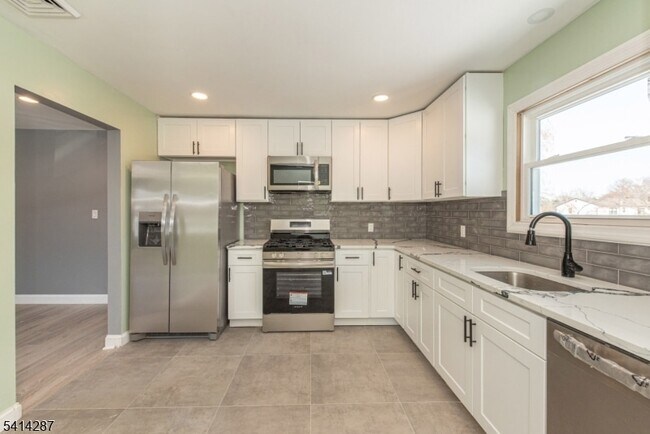 Photo - 10 Cardinal Ln