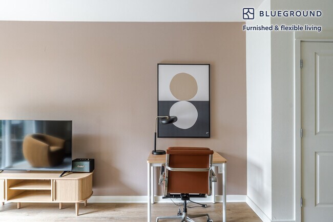 Photo - 362 Bellevue Way NE Unit SI FL2-ID1002