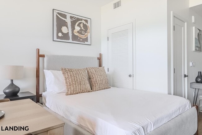 Building Photo - 632 Howard Rd SE Unit 834