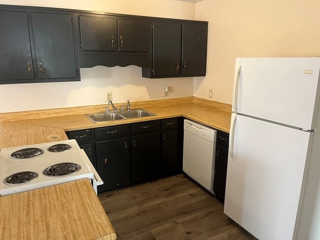 Photo - 411 Cattleman Dr NE