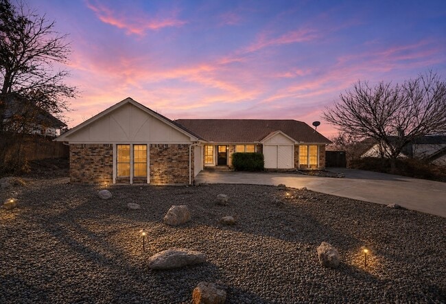 Building Photo - 8721 Hidden Hill Dr