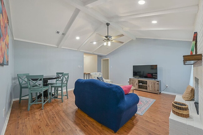 Photo - 1909 Langford St Unit SI ID1328073P