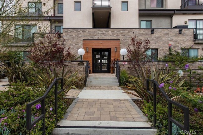 Photo - 330 Salem St Unit 204