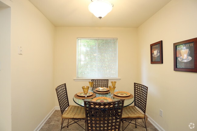 Dining Room - Arundel Apartments Homes