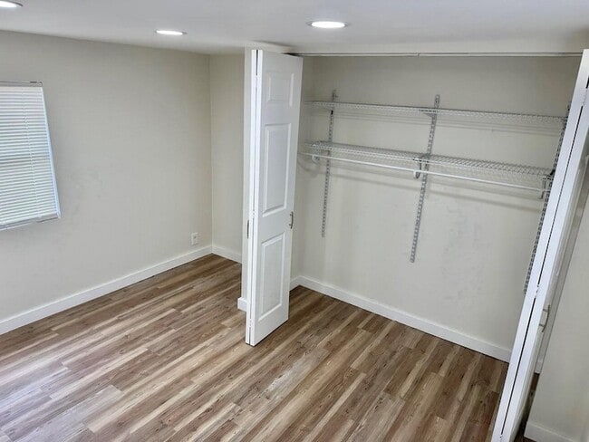 Photo - 5037 Roanoke St