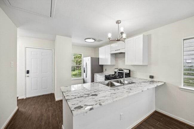 Photo - 6106 Settlers Lake Cir E