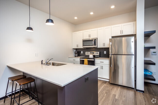 1BR, 1BA - 740 SF - Urbane 210