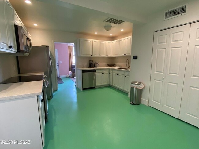 Photo - 2231 N Swan Rd