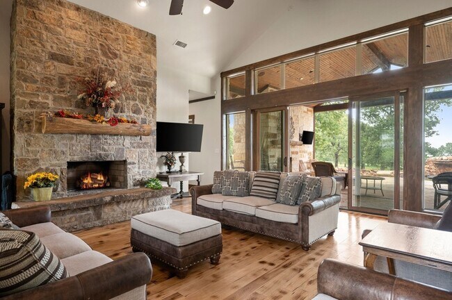 Photo - 248 Howard Rd